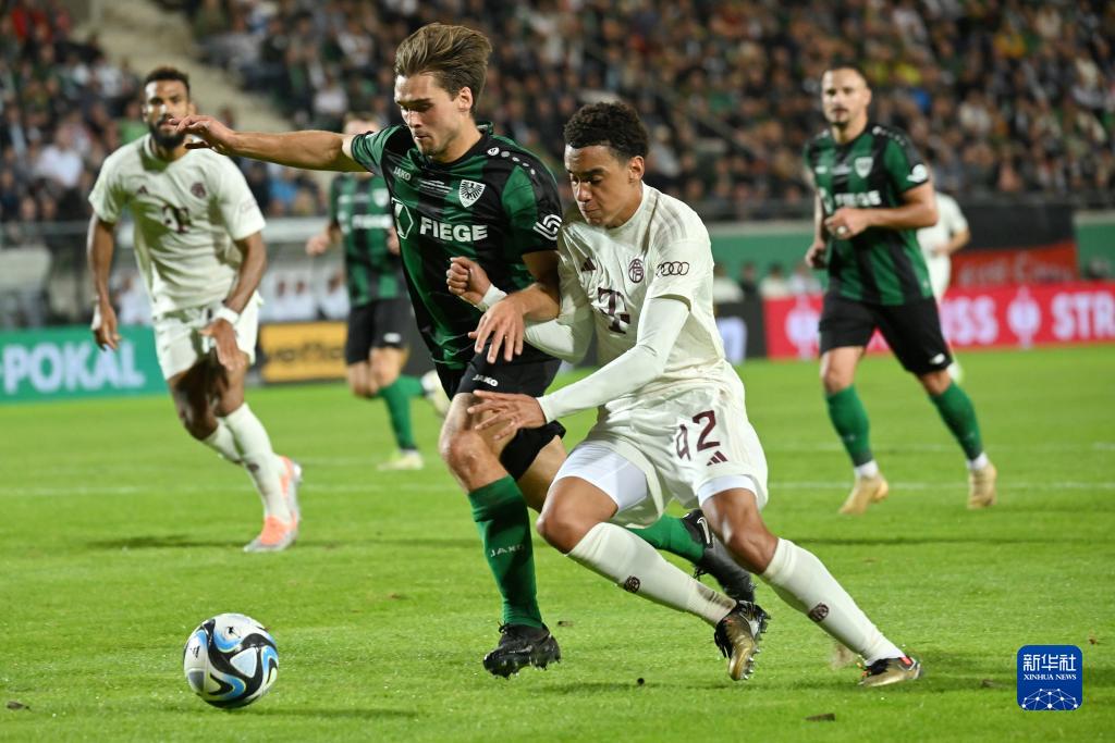 邮报：曼联将在主场提供客场比赛直播观赛服务，每场收25英镑（邮报：曼联计划在老特拉福德开放客场比赛直播观赛，单场25英镑）