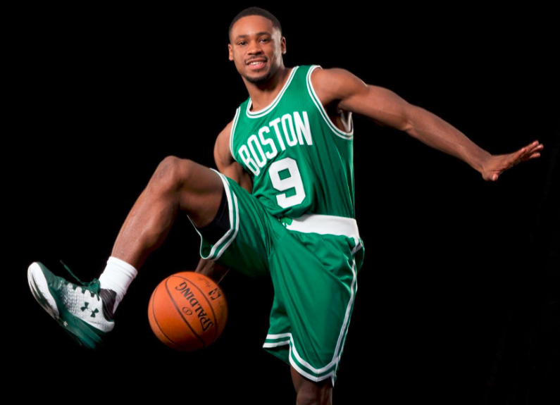 前裁判：球运行轨迹决定比塞克犯规不是红牌；皮奥倒地不是点球（前裁判解读：球路判定比塞克犯规不该红牌，皮奥倒地不判点球）