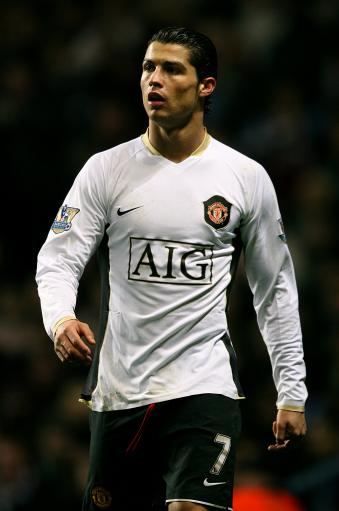 里程碑之战，麦肯尼迎来尤文生涯第200次出场（麦肯尼第200次代表尤文出场，迎来里程碑时刻）